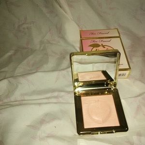 Too Faced Highlighter